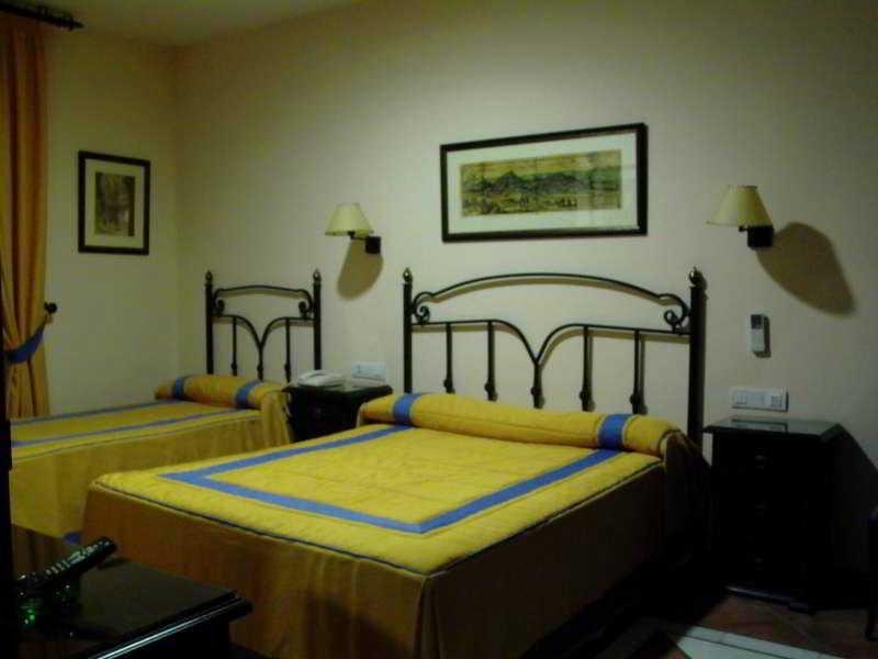 Hotel Calderon 세네스데라베가 객실 사진